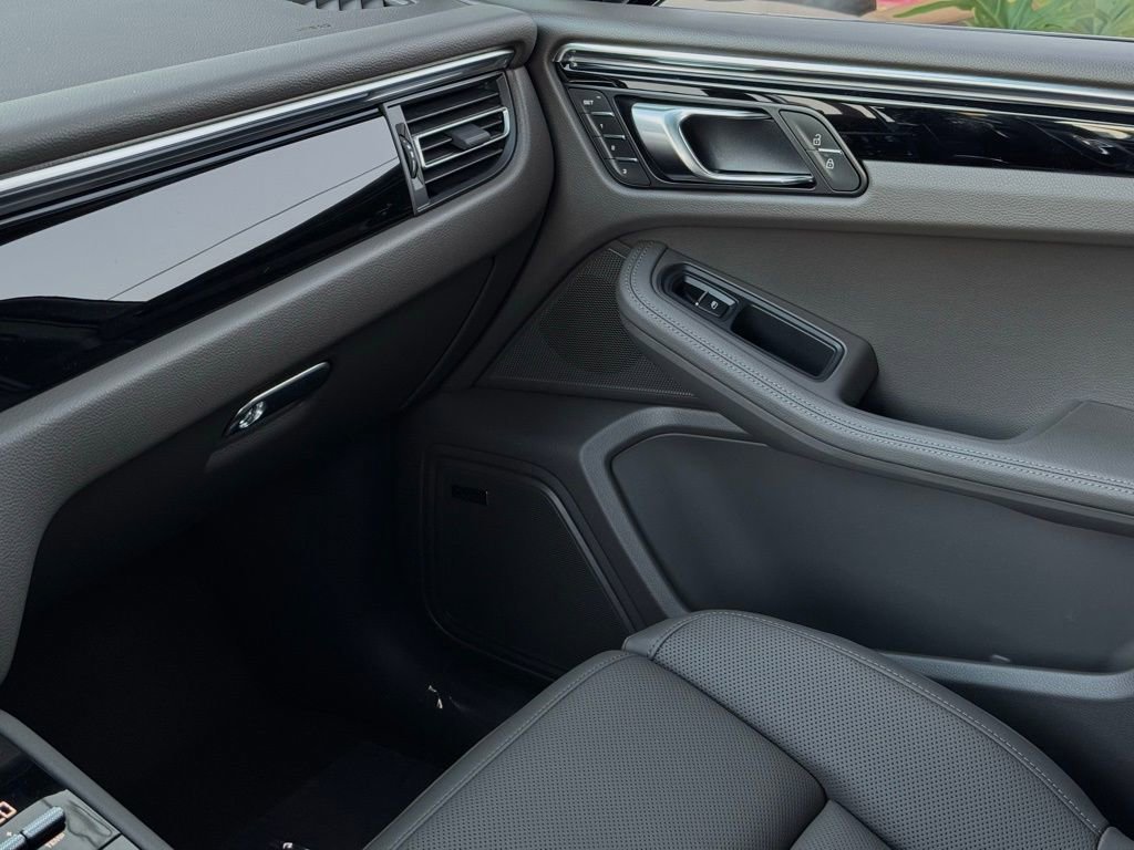 New 2026 Porsche Macan image 45
