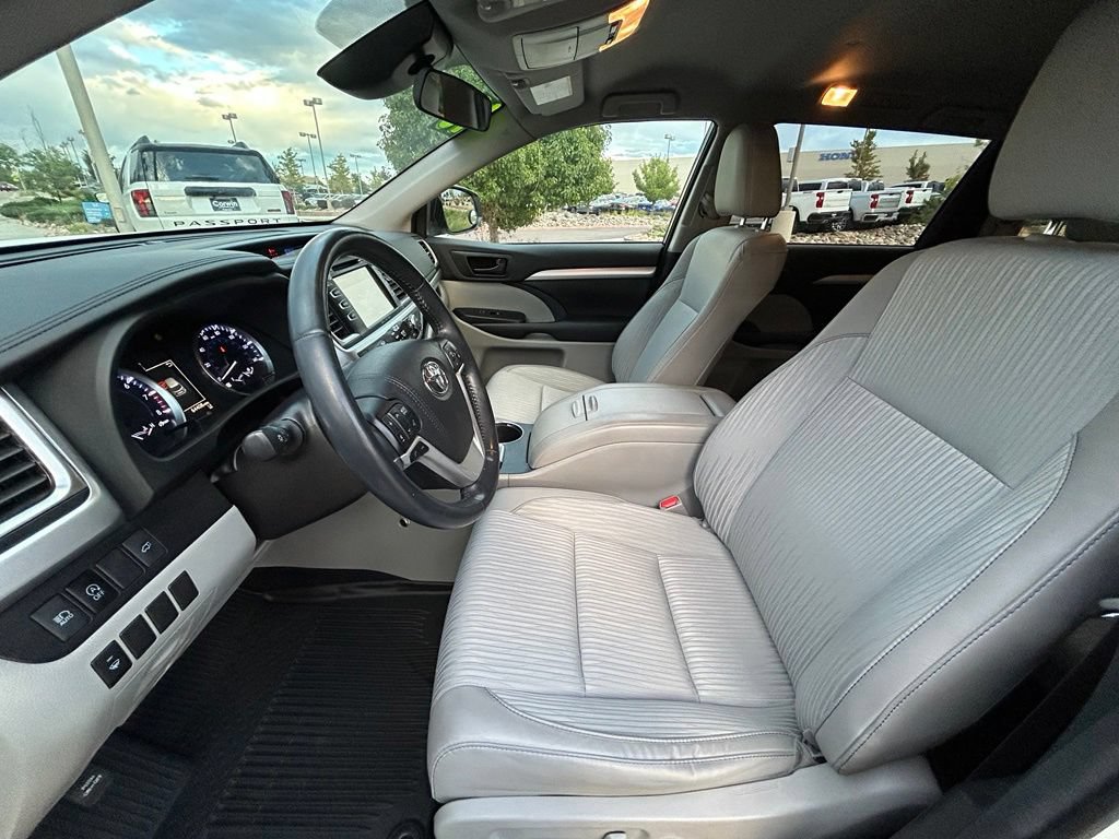 Used 2018 Toyota Highlander Plus AWD/4WD image 14
