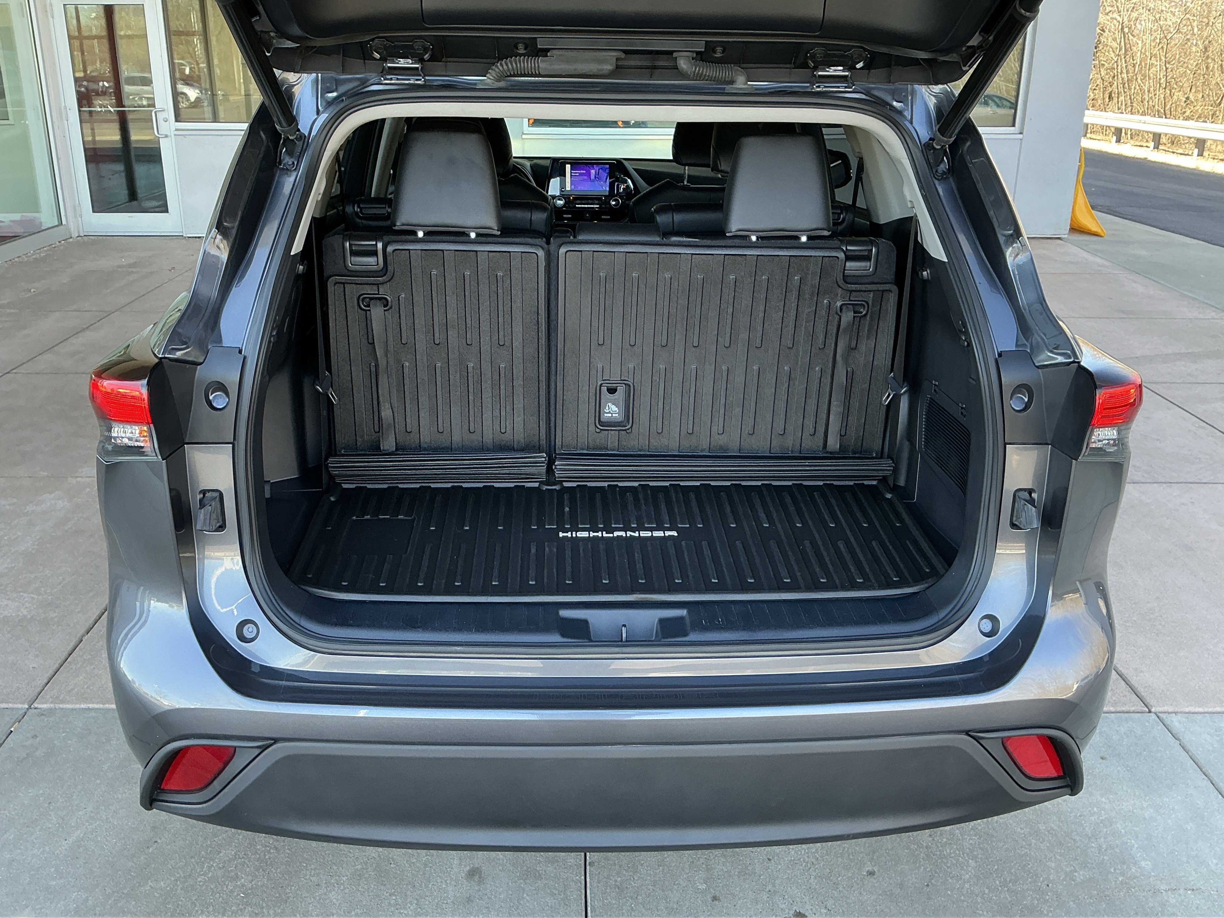 Used 2023 Toyota Highlander XLE image 24