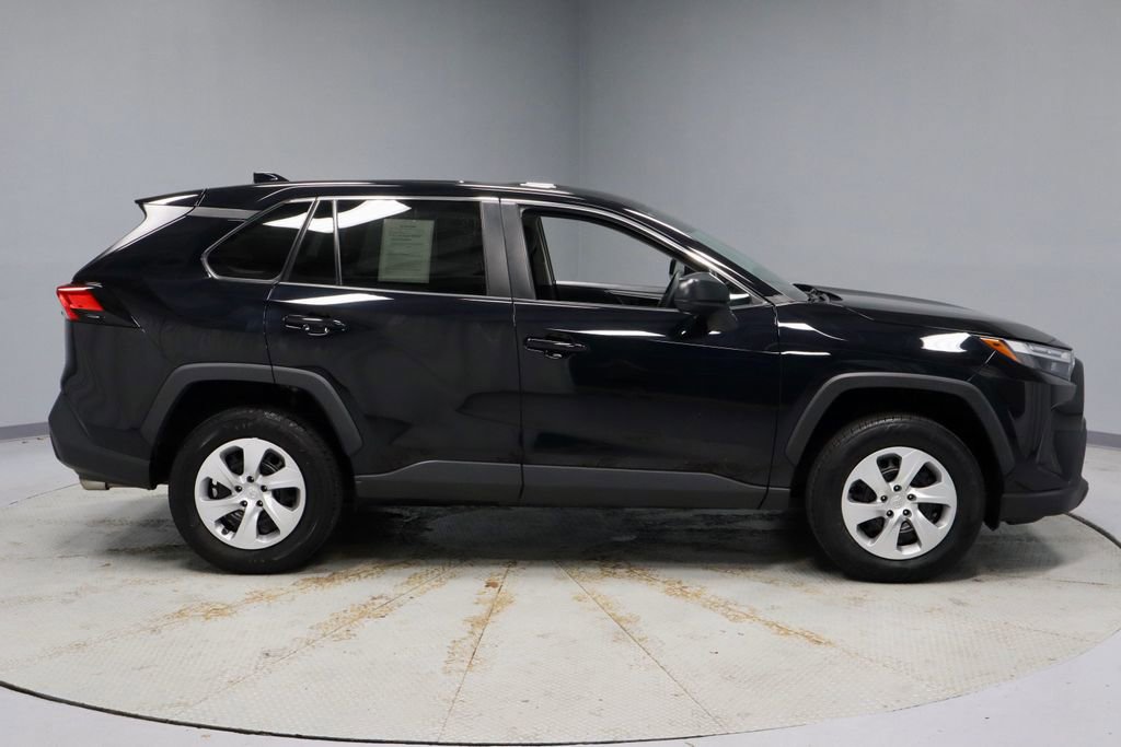 Used 2023 Toyota RAV4 LE AWD/4WD image 5