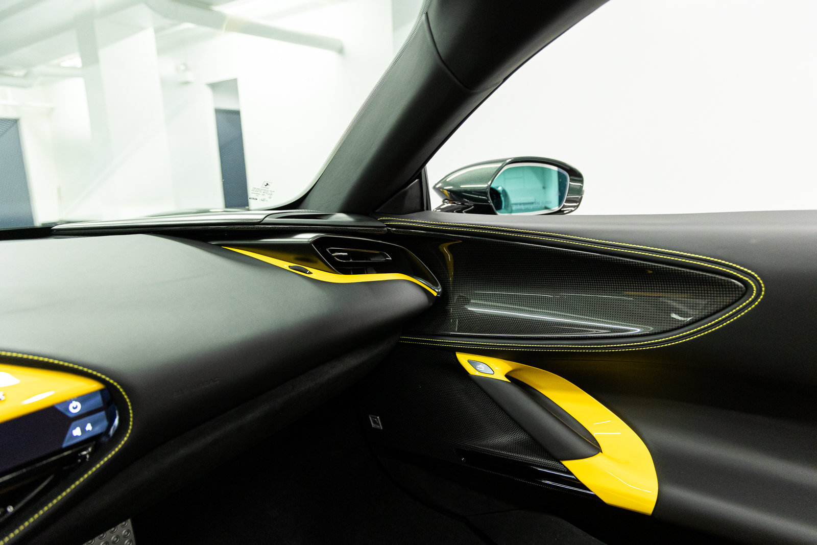 Used 2025 Ferrari SF90 Spider AWD/4WD image 95
