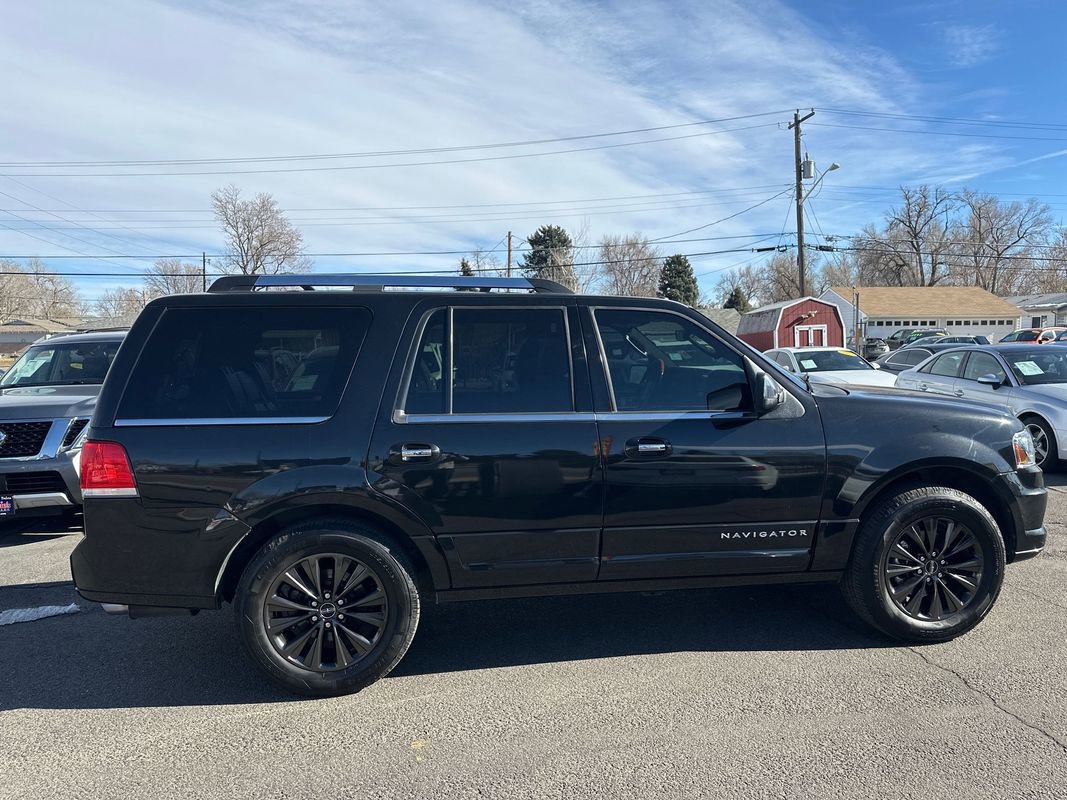 Used 2015 Lincoln Navigator image 7