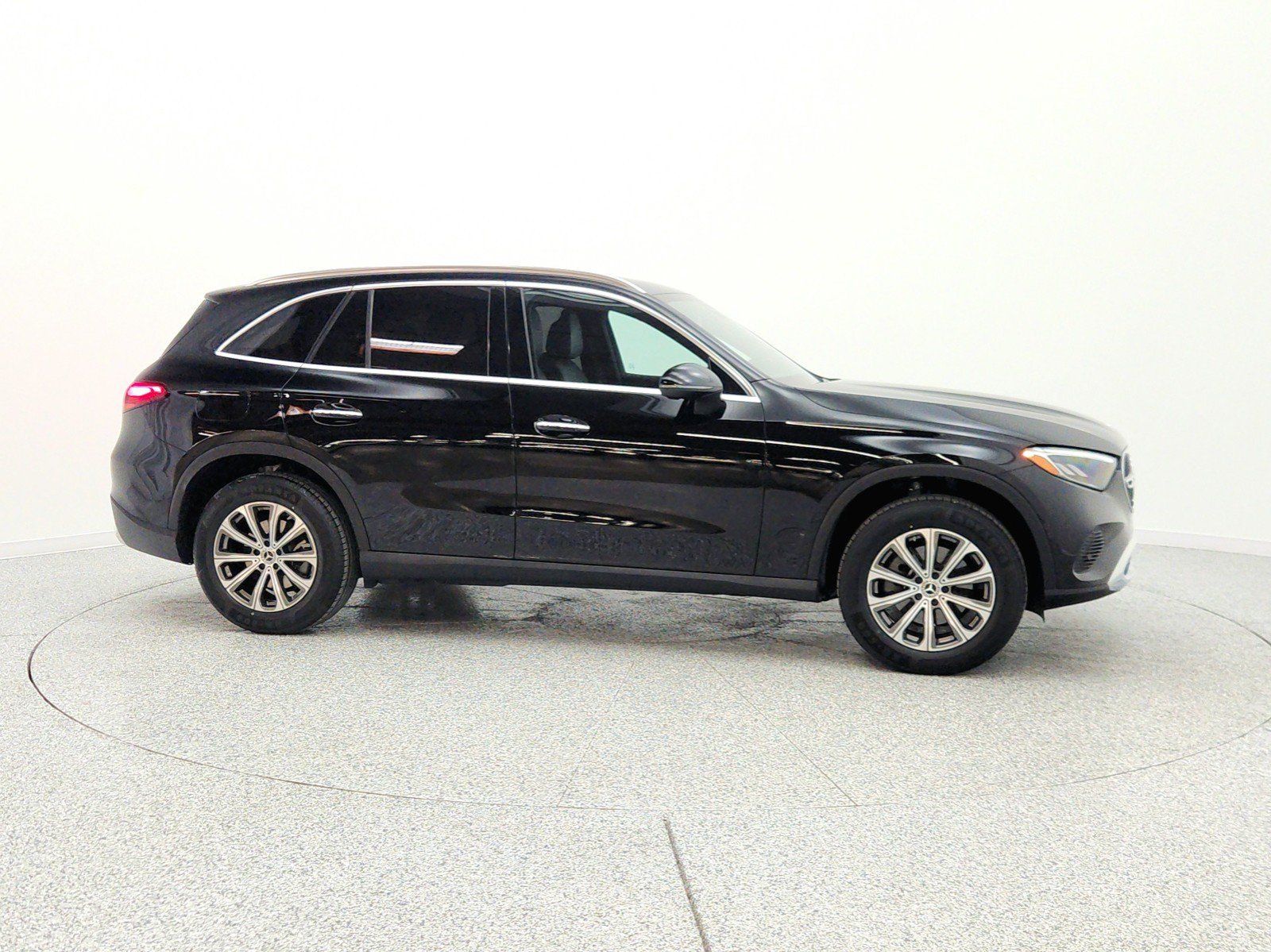 Used 2024 Mercedes-Benz GLC 300 image 4