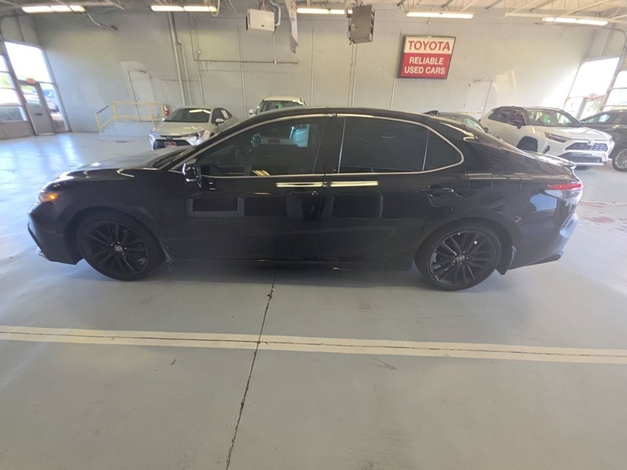 Used 2021 Toyota Camry XSE FWD image 6