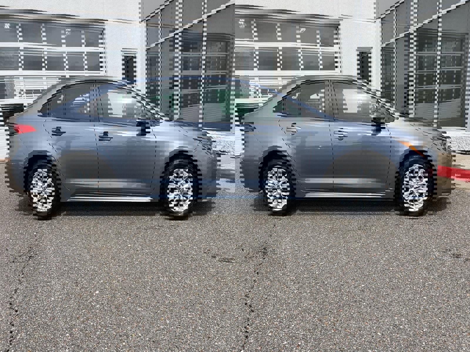 Used 2025 Toyota Corolla LE w/ LE Premium Package FWD image 27