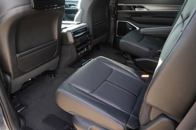 New 2025 Jeep Wagoneer Series III w/ Quick Order Package 25C Super image 16