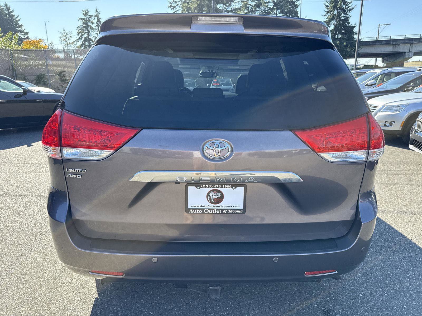 Used 2011 Toyota Sienna Limited image 12