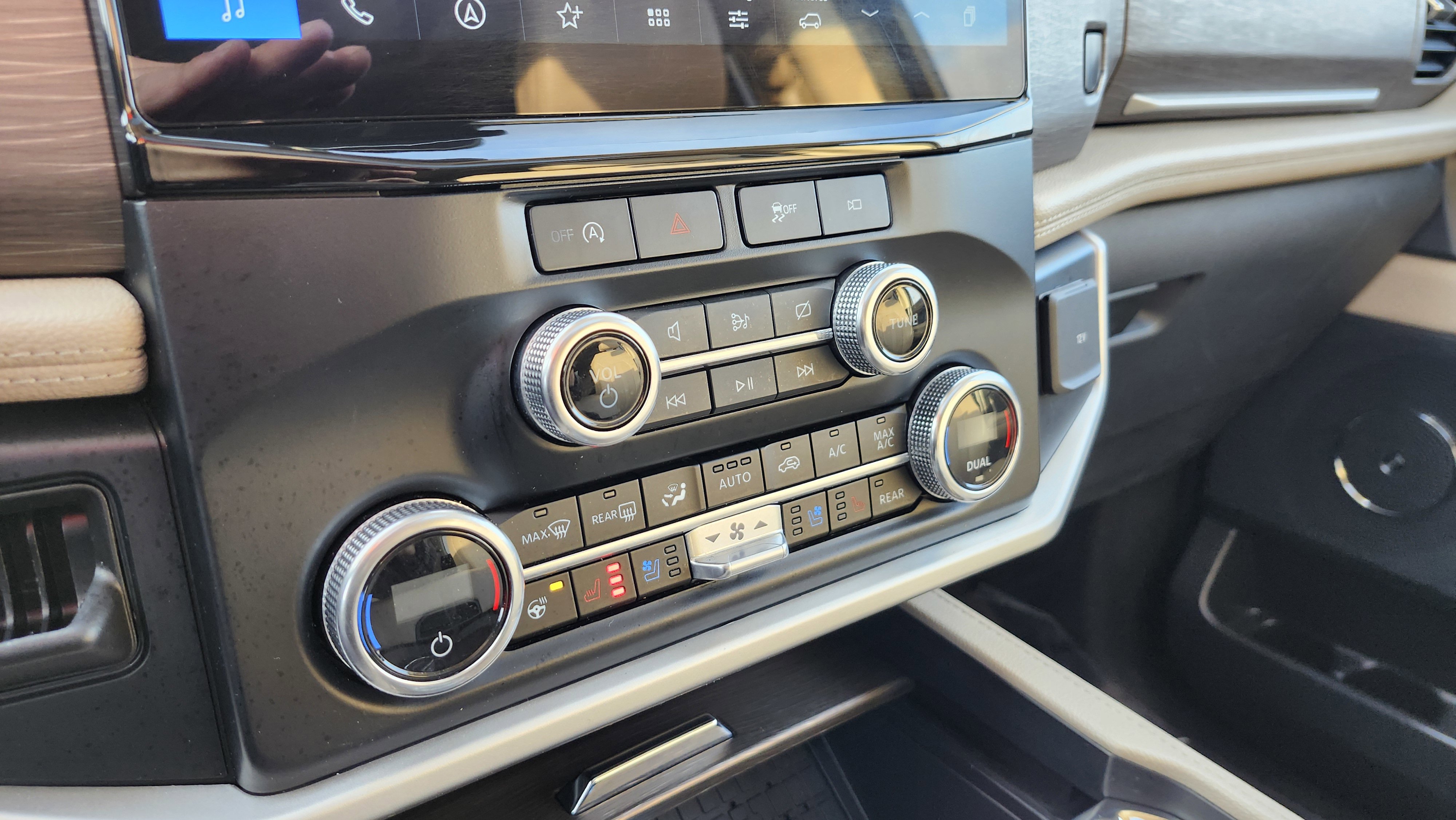 Used 2024 Ford Expedition Limited image 35