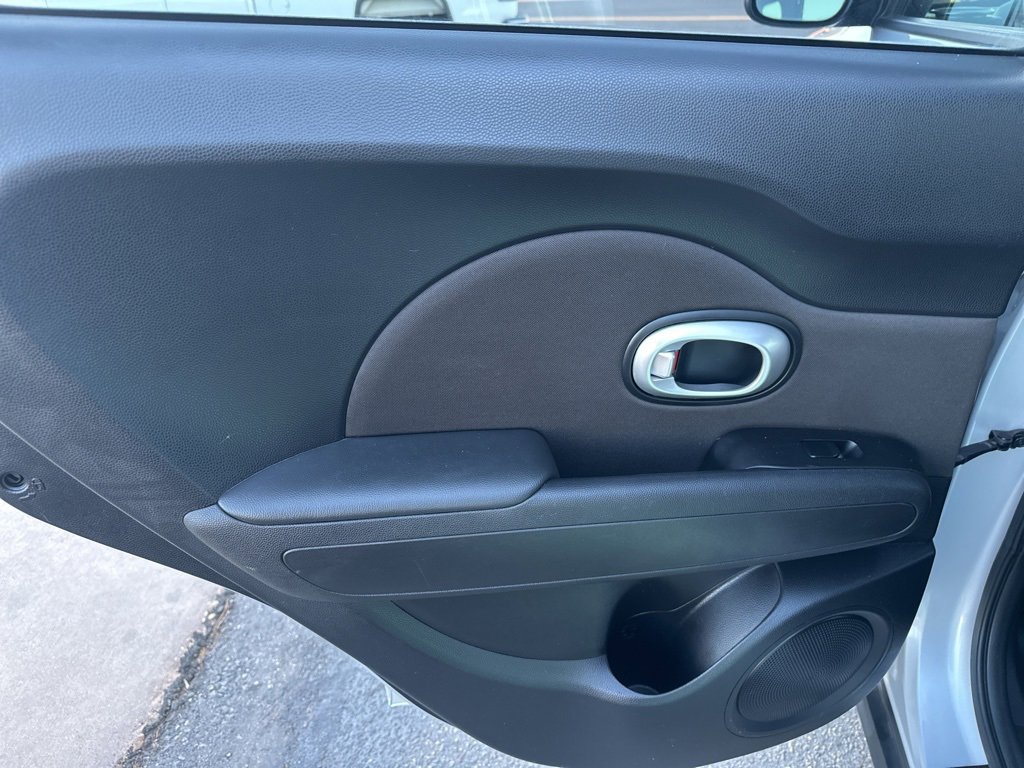 Used 2016 Kia Soul + image 21