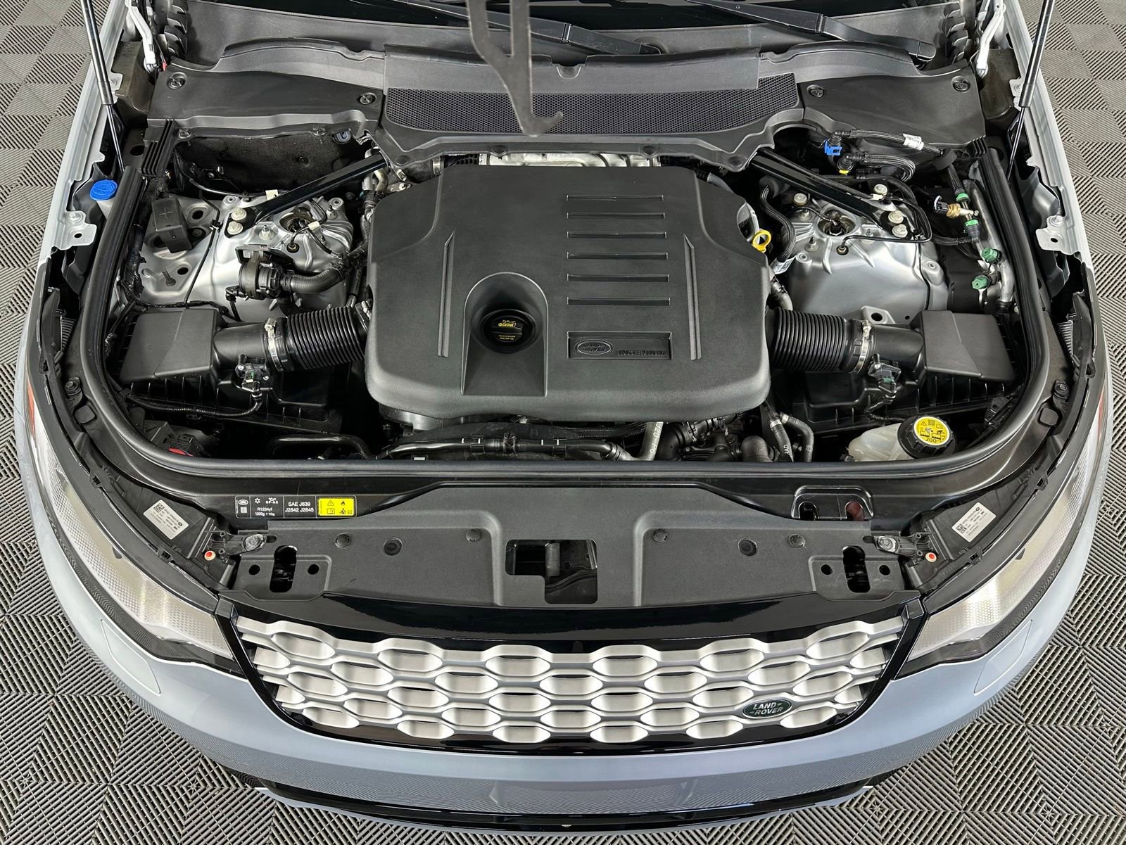 Used 2023 Land Rover Discovery Metropolitan Edition image 24