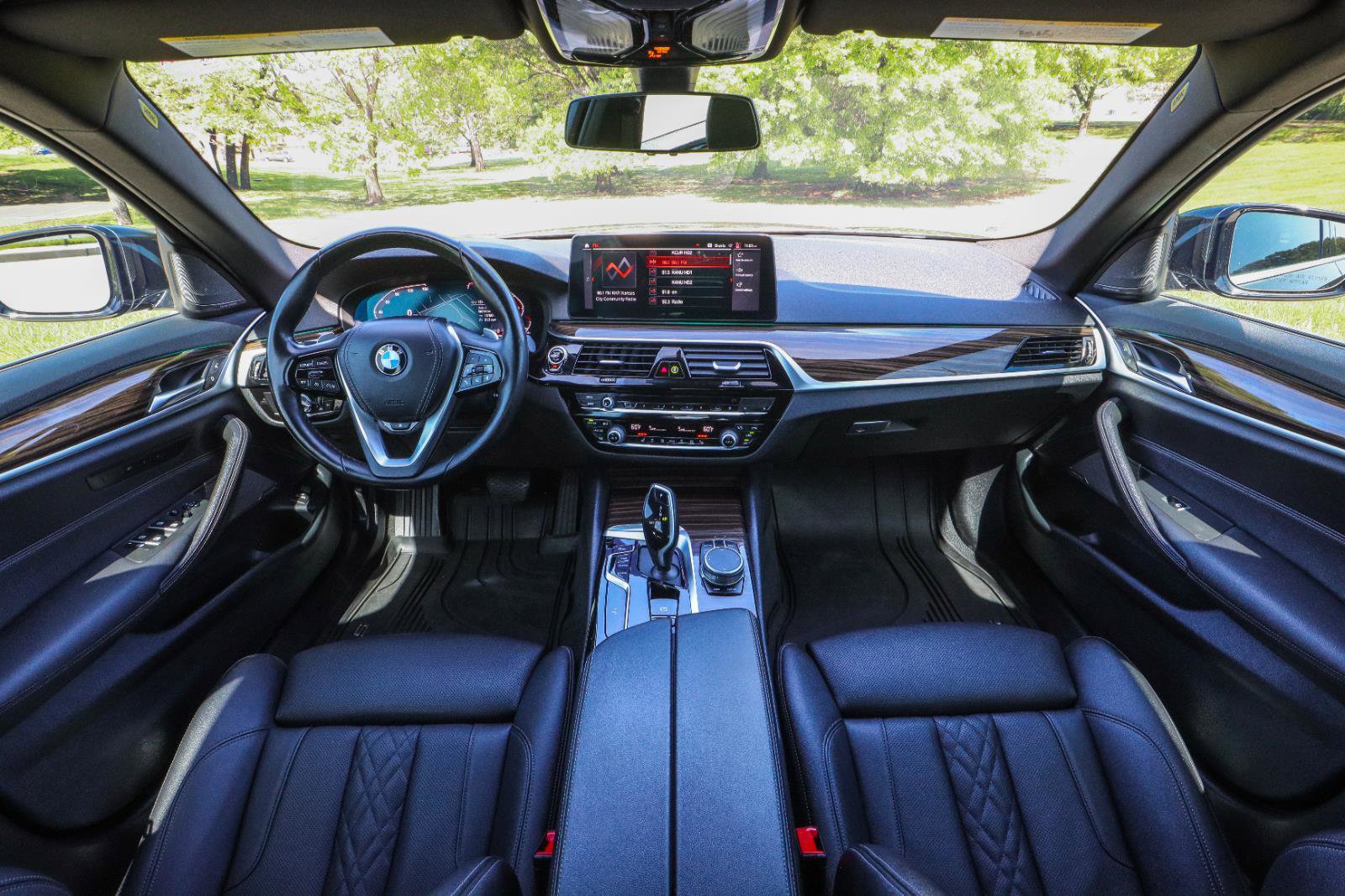 Used 2021 BMW 530i xDrive w/ Premium Package AWD/4WD image 2