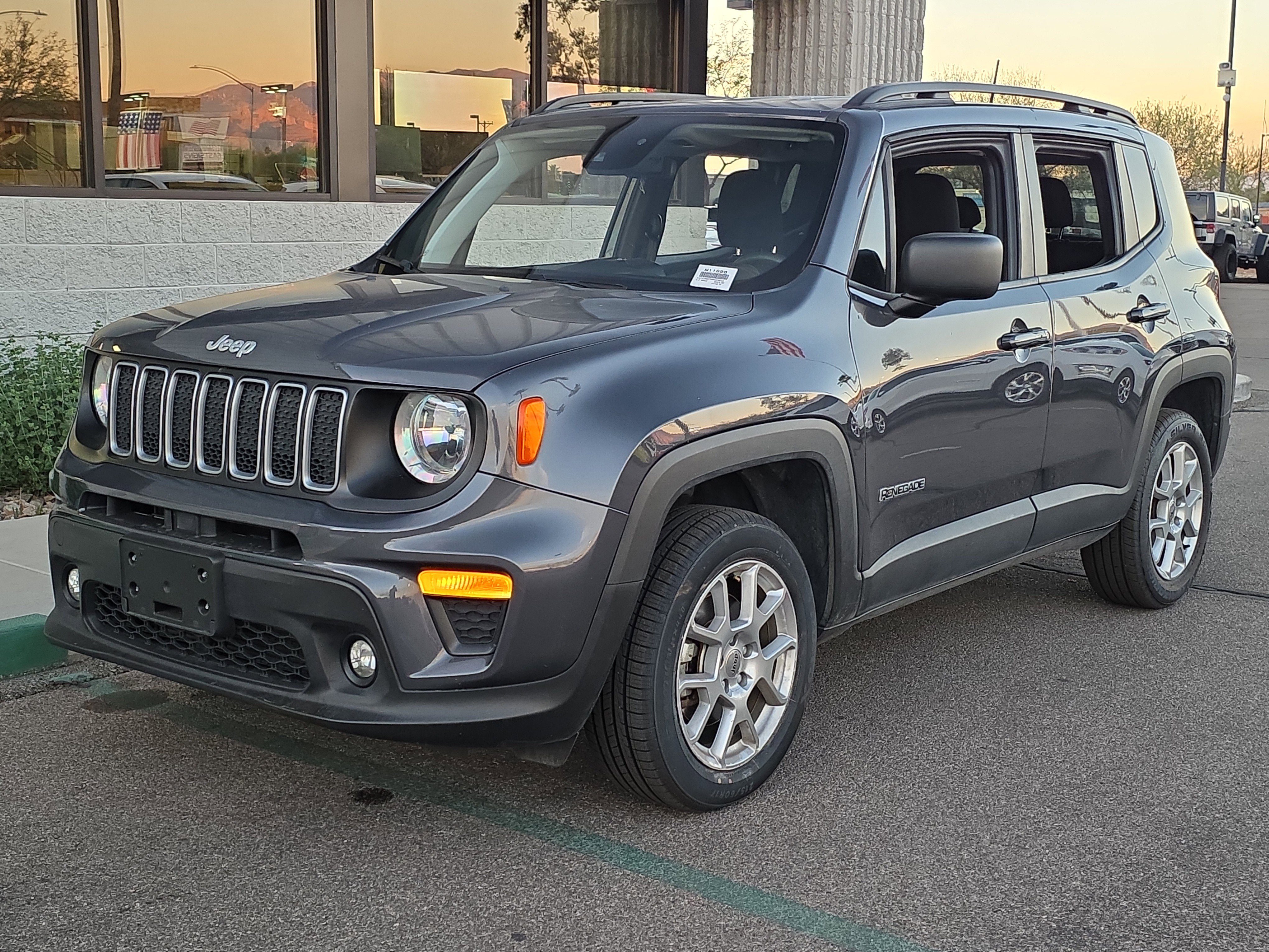 Used 2022 Jeep Renegade Latitude image 3