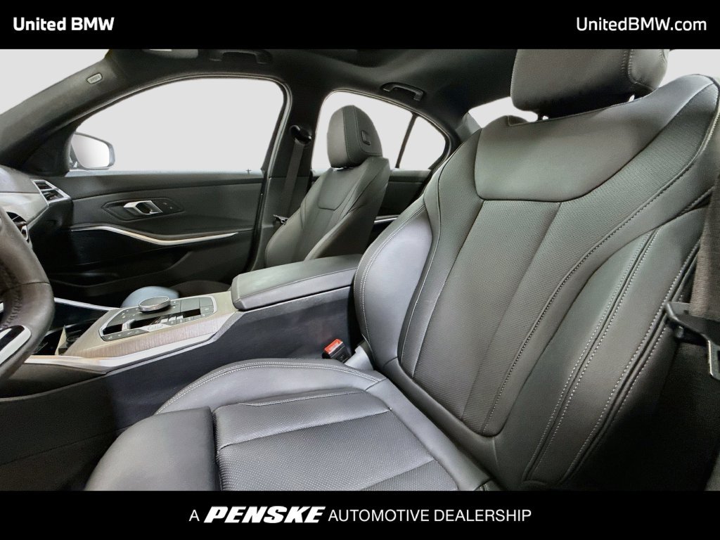 Certified 2025 BMW 330i Sedan RWD image 5