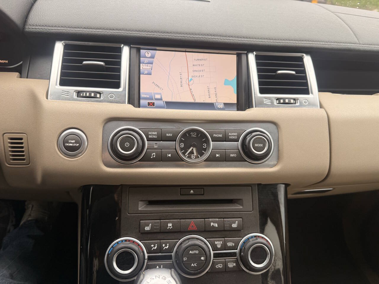 Used 2010 Land Rover Range Rover Sport HSE AWD/4WD image 16