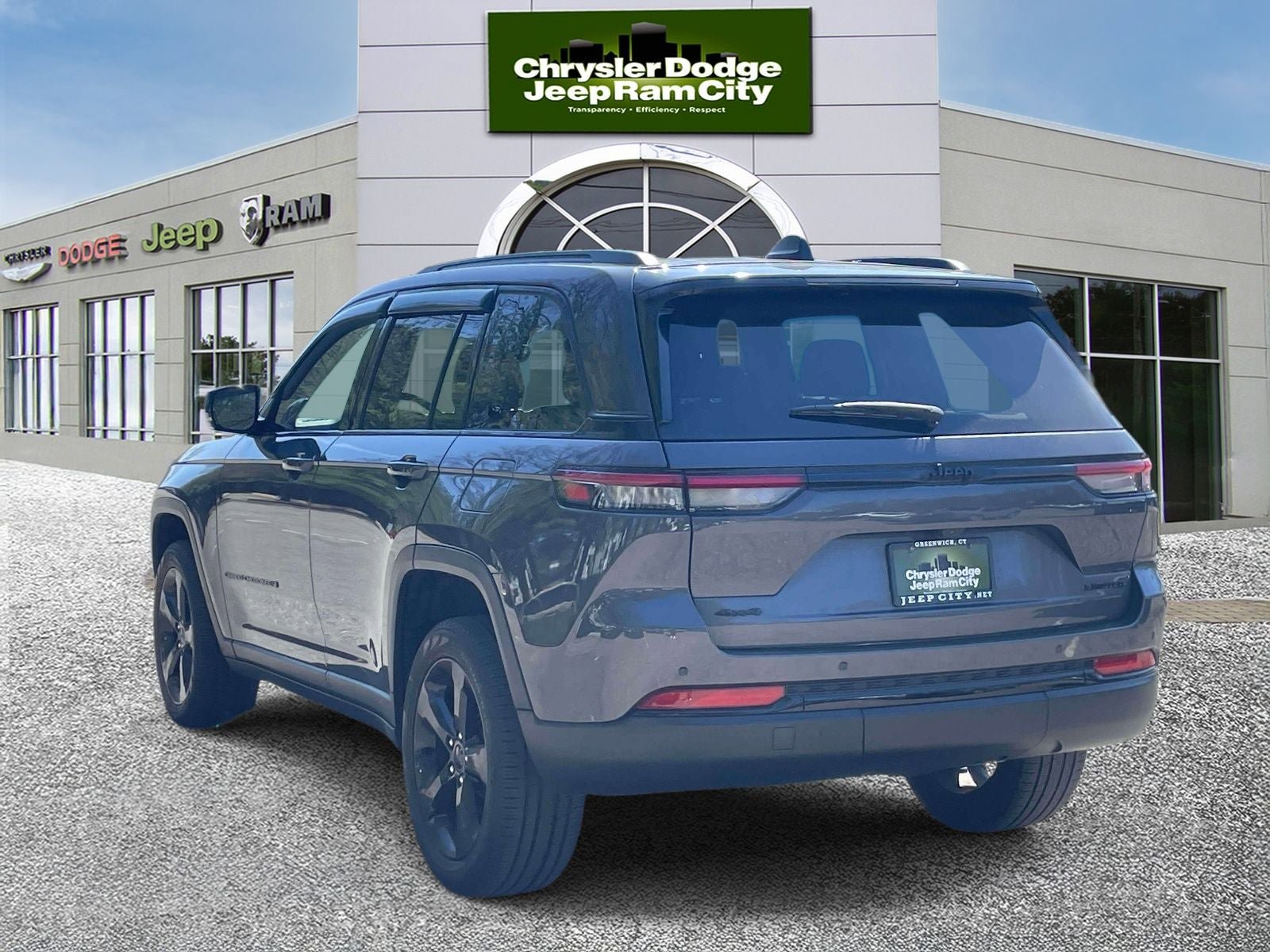 Used 2023 Jeep Grand Cherokee Limited w/ Black Appearance Package AWD/4WD image 8