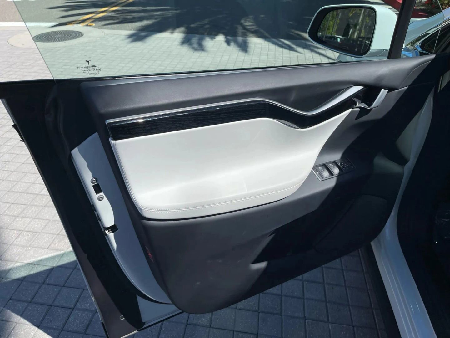 Used 2018 Tesla Model X 75D image 38