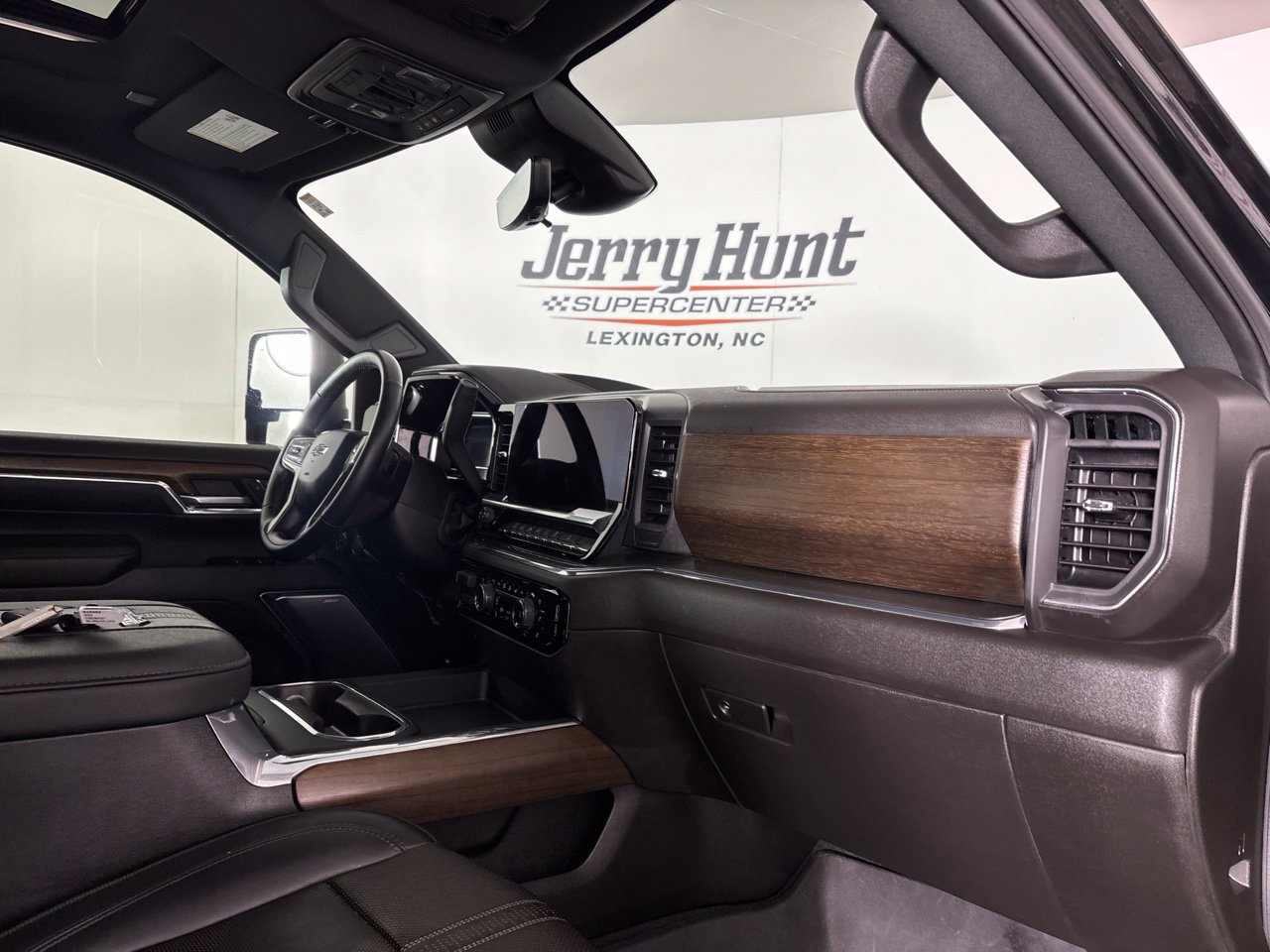 Used 2024 Chevrolet Silverado 2500 High Country w/ High Country Premium Package AWD/4WD image 28
