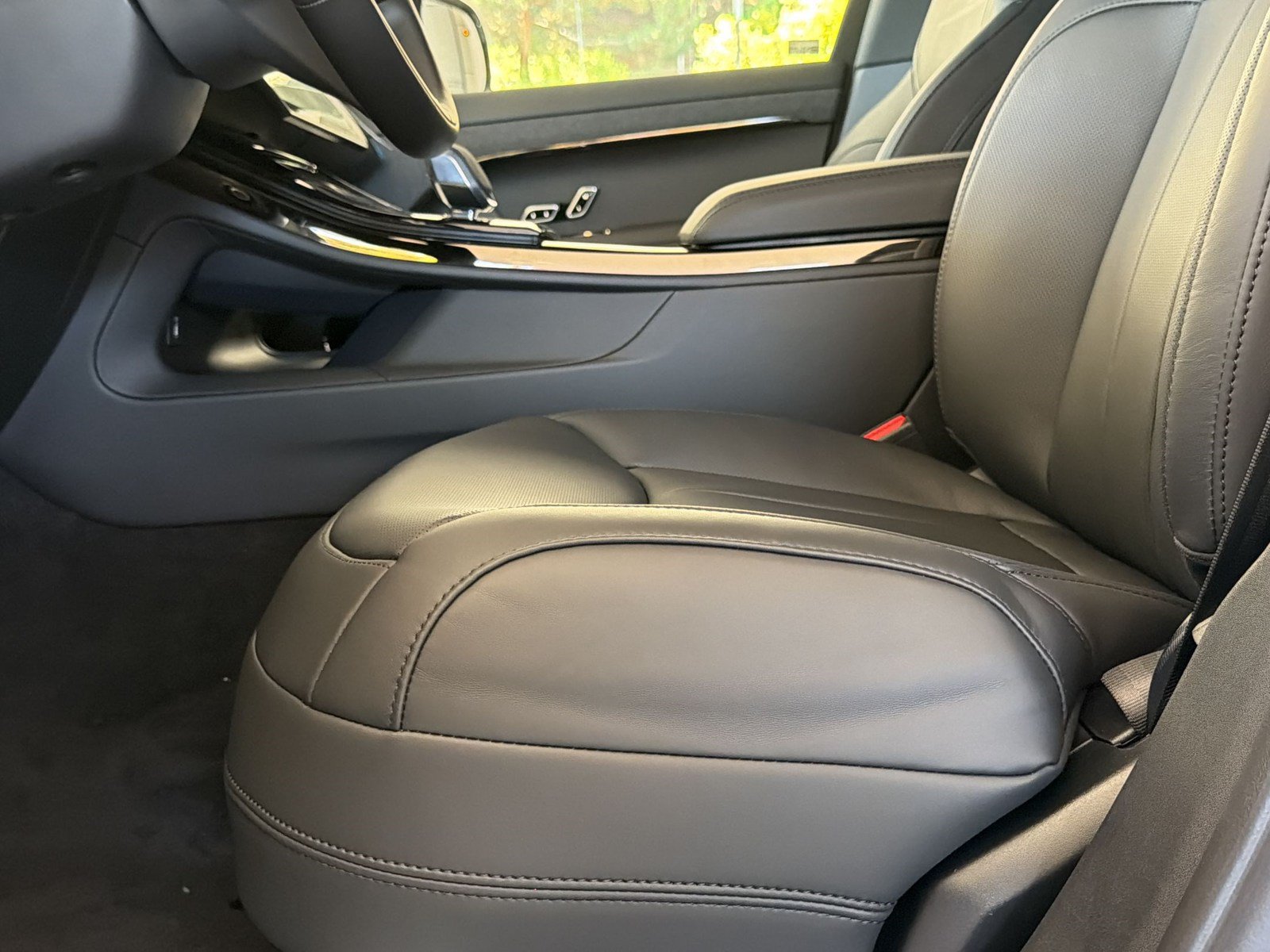 New 2026 Land Rover Range Rover Sport Dynamic SE AWD/4WD image 5