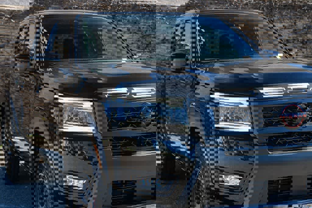 Used 2025 Nissan Frontier Pro-X image 4