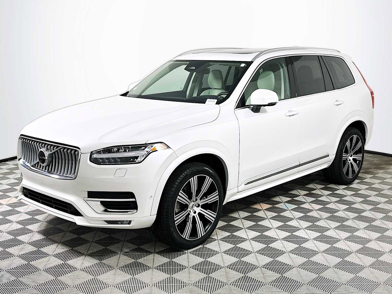 Certified 2024 Volvo XC90 B6 Ultimate image 3