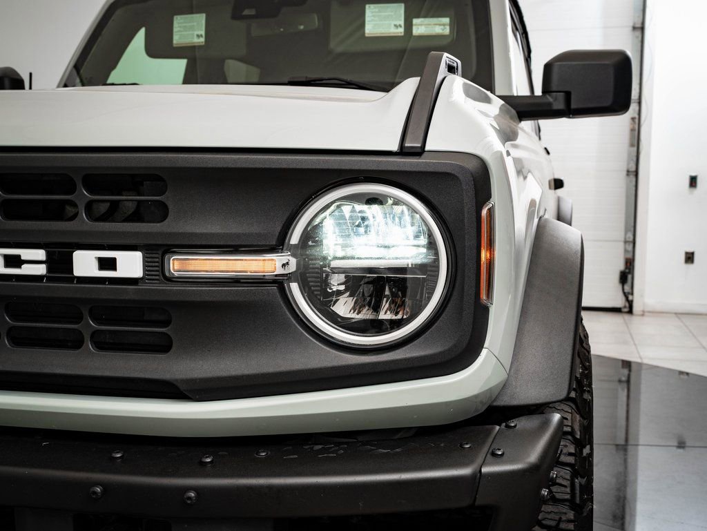 Used 2021 Ford Bronco Black Diamond image 16