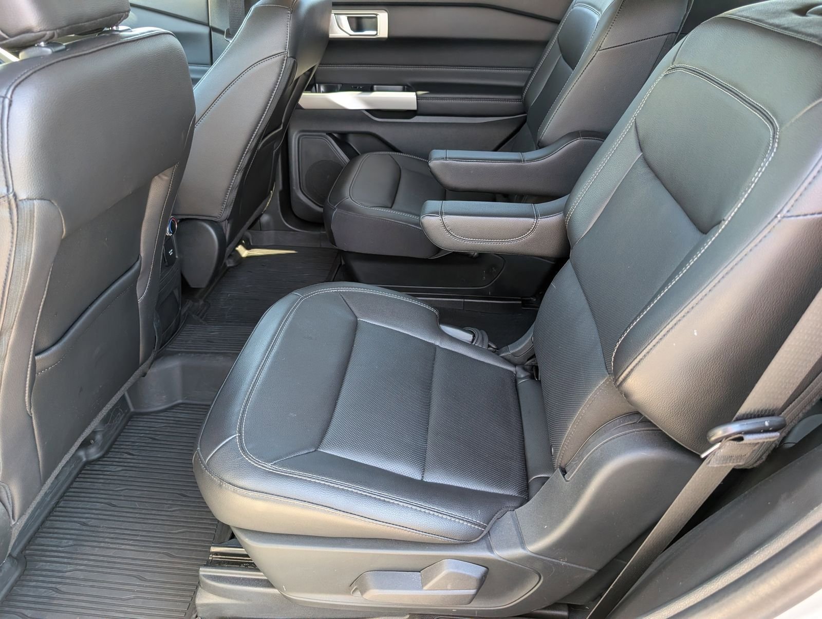 Used 2023 Ford Explorer Limited w/ Limited Technology Package AWD/4WD image 31