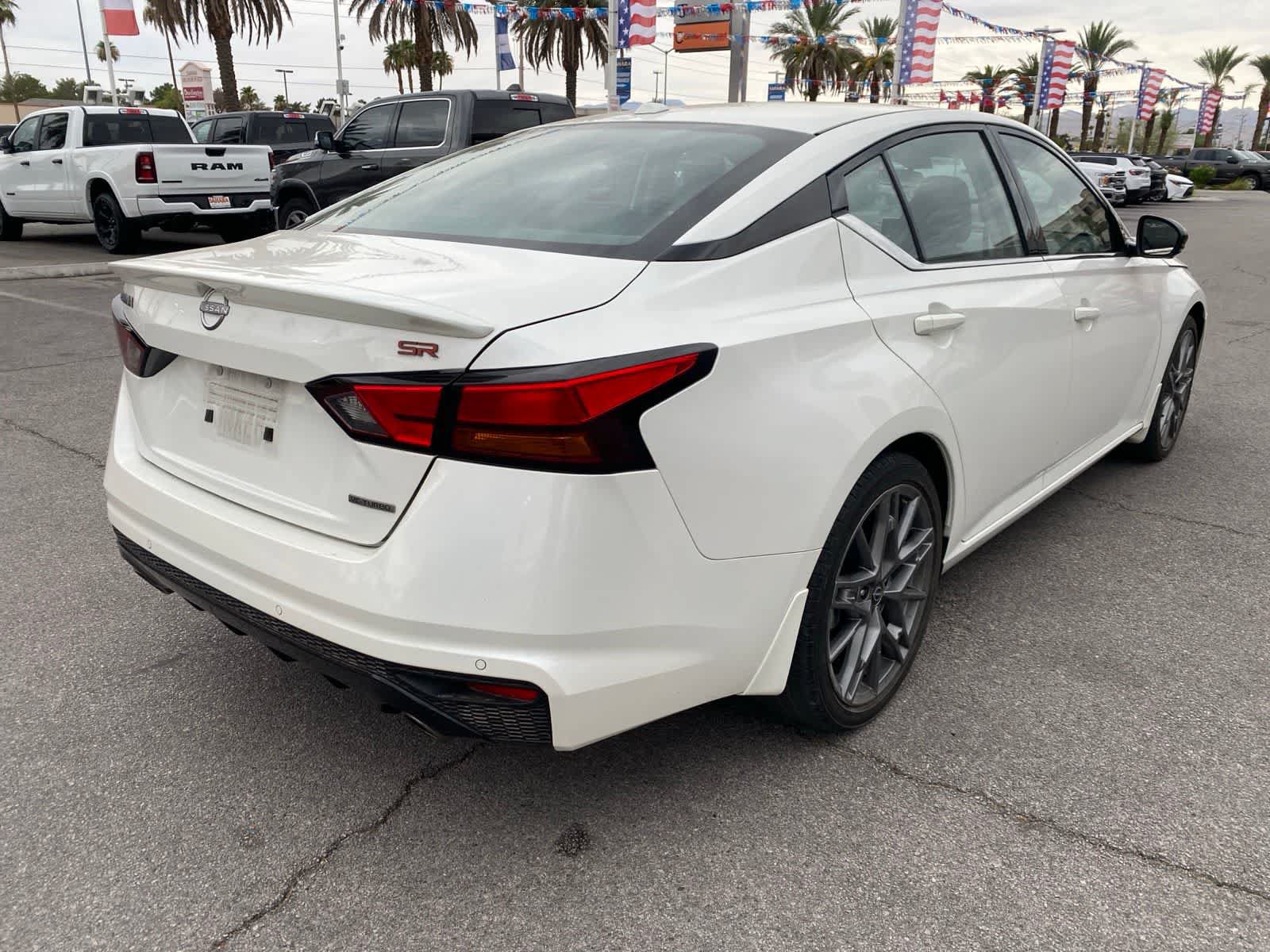 Used 2024 Nissan Altima 2.0 SR FWD image 6