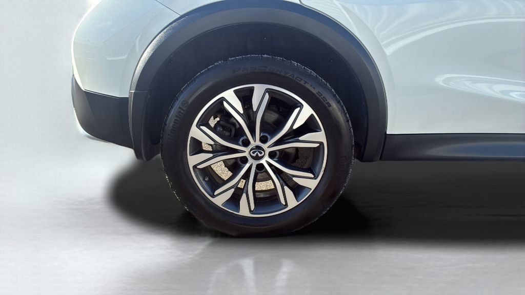 Used 2018 INFINITI QX30 Premium w/ Cargo Package image 22
