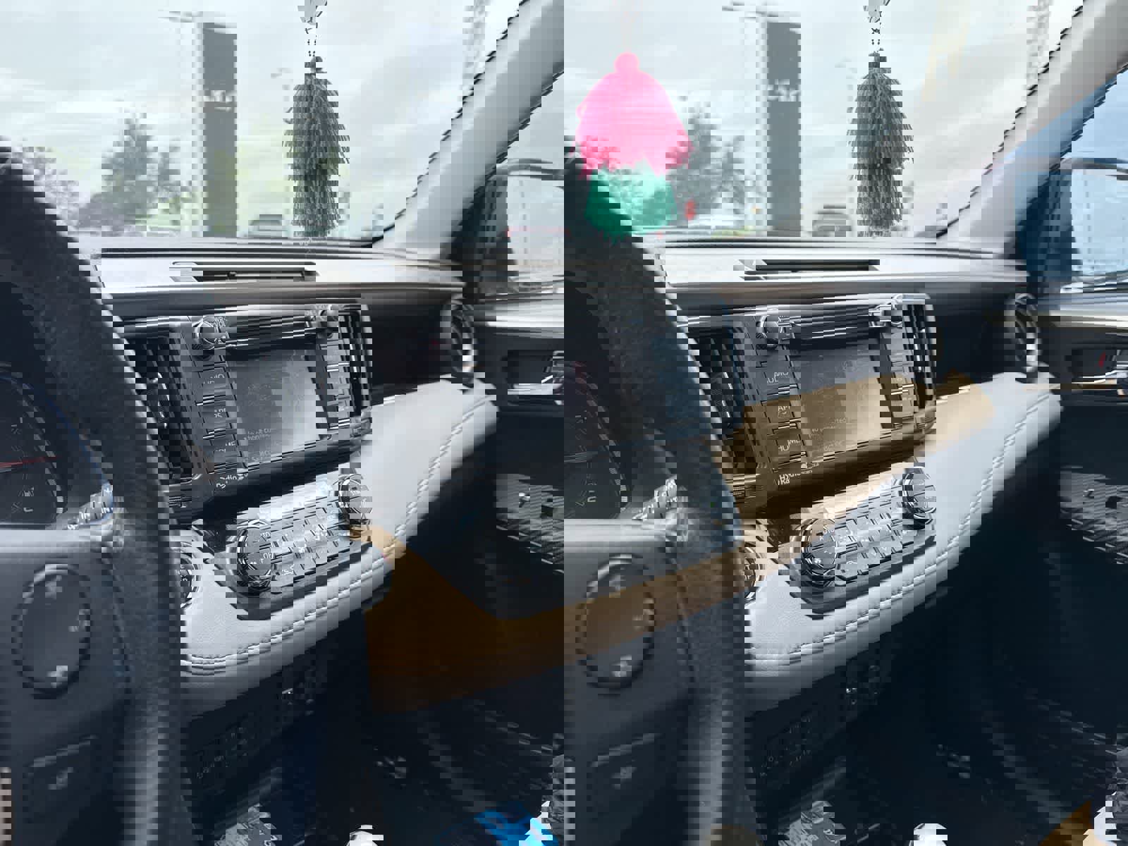 Used 2015 Toyota RAV4 Limited w/ Technology Package image 3