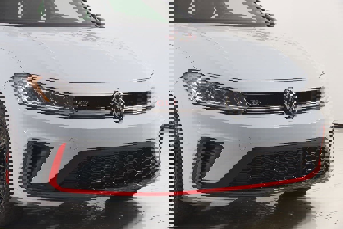 Used 2025 Volkswagen Jetta GLI Autobahn image 38