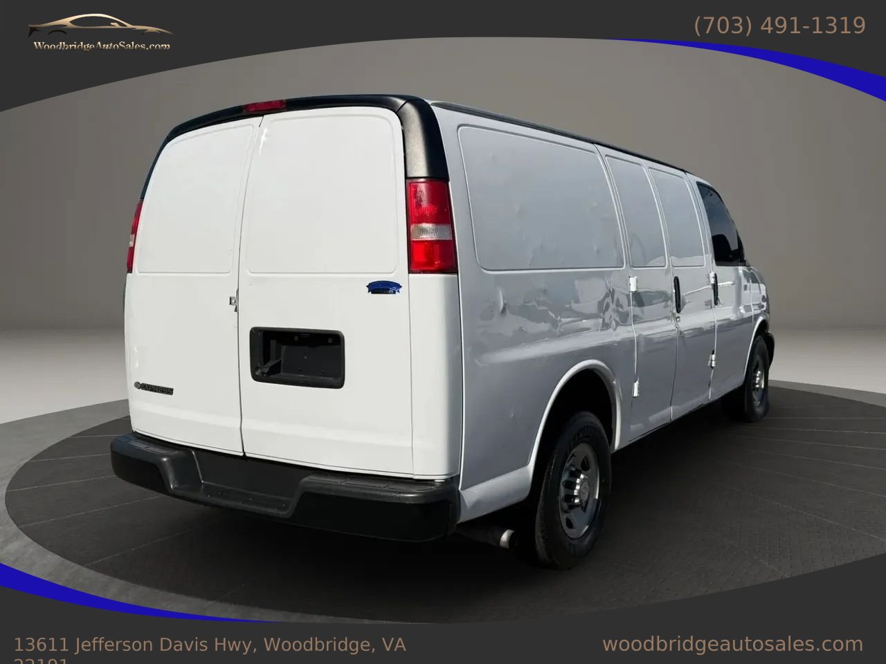 Used 2019 Chevrolet Express 2500 w/ Communications Package RWD image 4