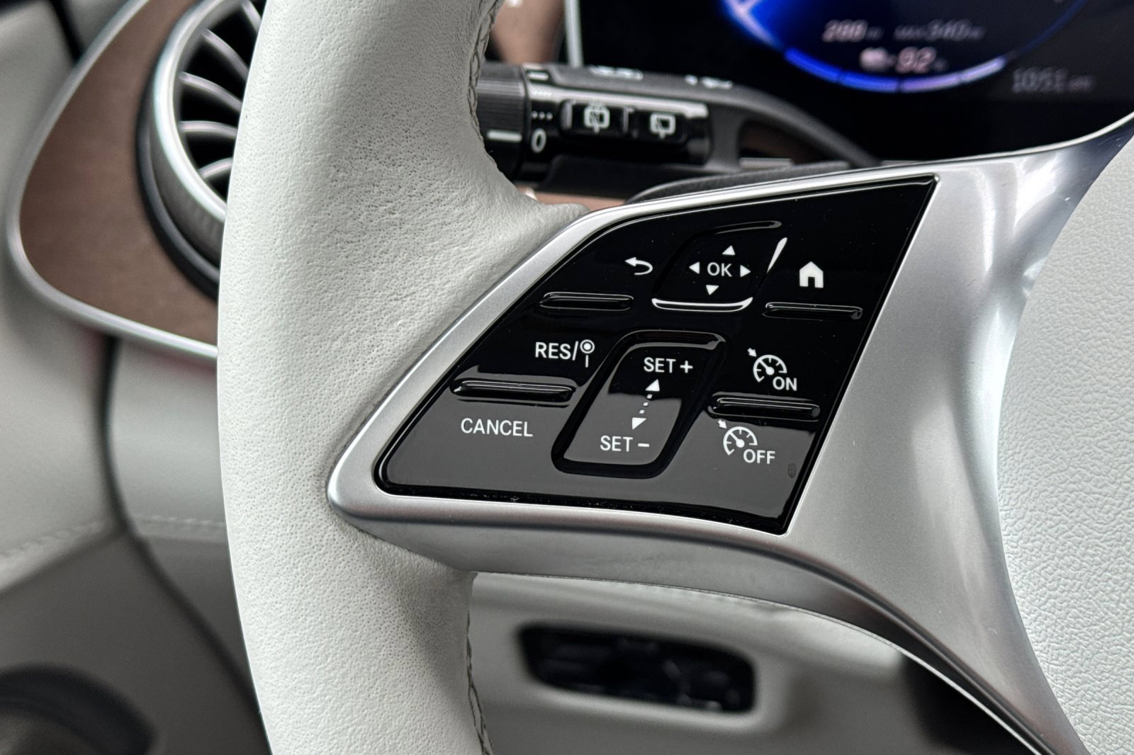 Certified 2023 Mercedes-Benz EQE 500 4MATIC SUV image 31