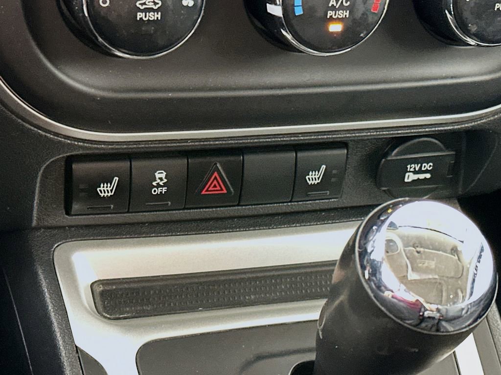 Used 2014 Jeep Compass Latitude FWD image 23