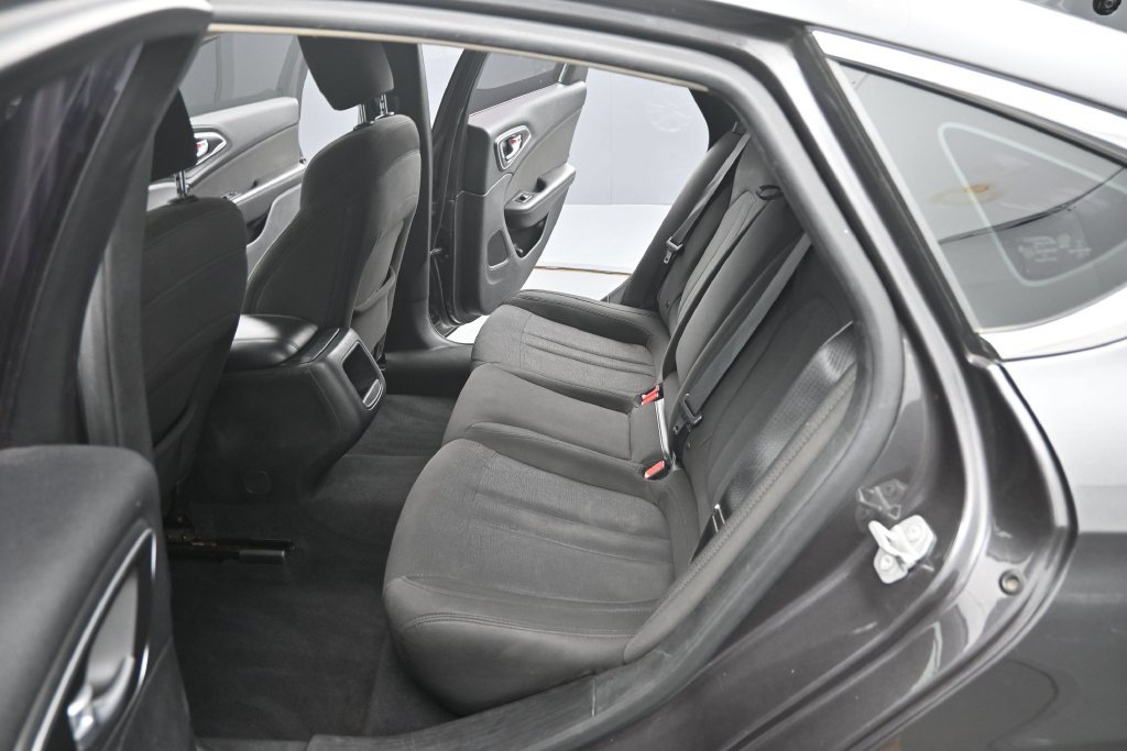 Used 2015 Chrysler 200 Limited w/ Convenience Group FWD image 17
