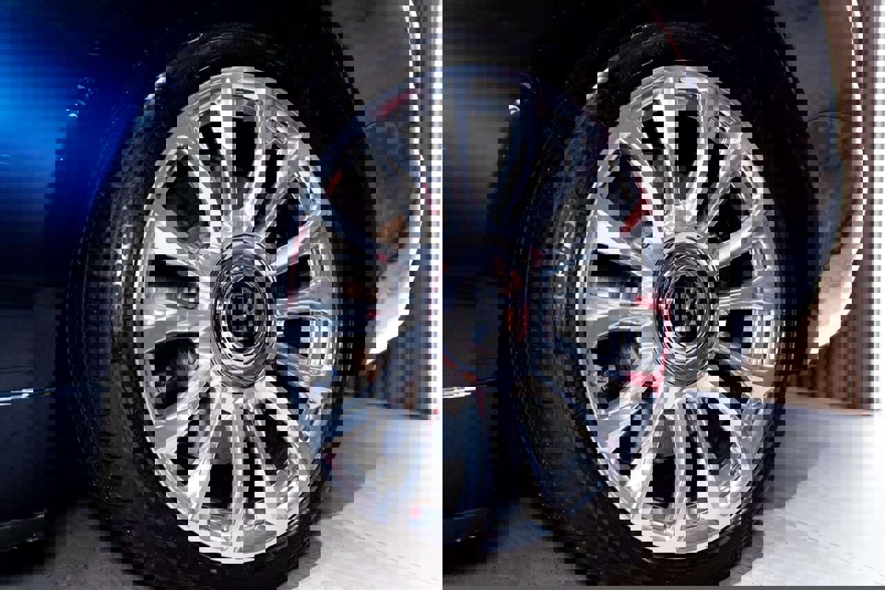 Used 2019 Rolls-Royce Dawn image 28