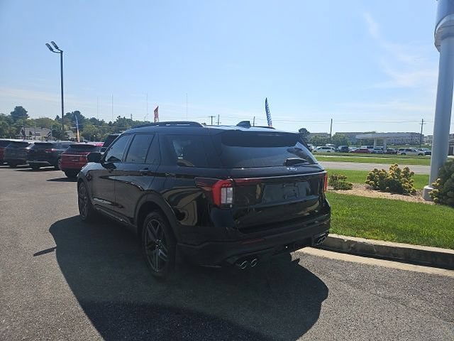 Used 2025 Ford Explorer ST AWD/4WD image 2