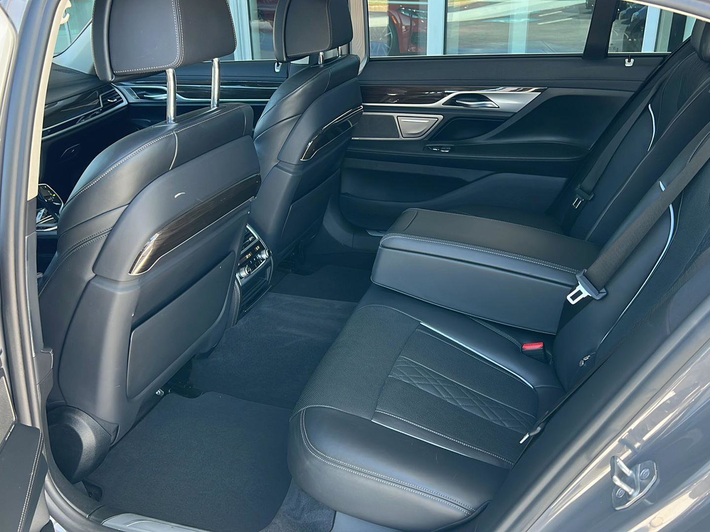 Used 2020 BMW 740i image 11