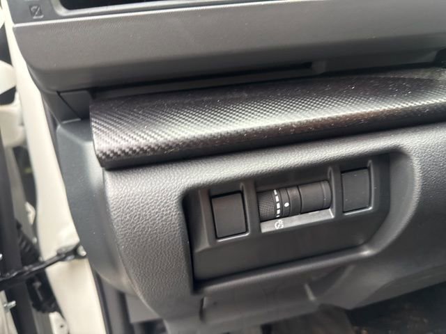 Used 2025 Subaru Crosstrek 2.0i Premium image 9