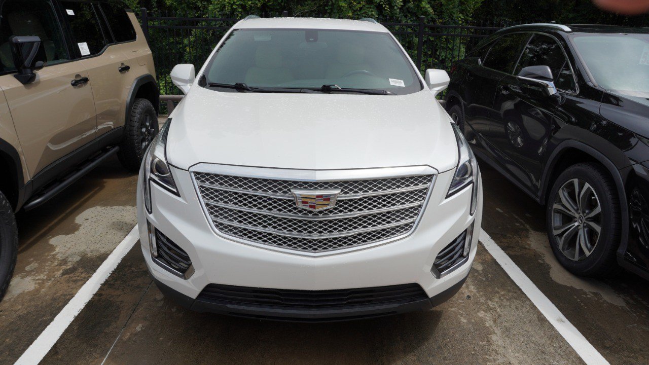 Used 2018 Cadillac XT5 FWD image 2