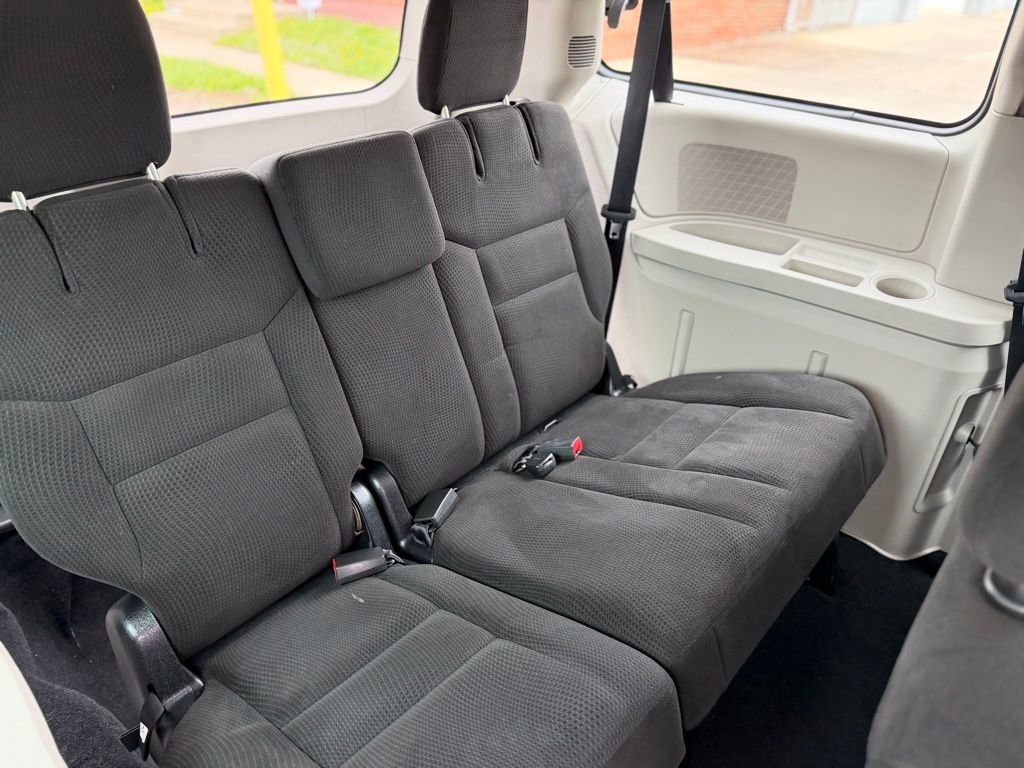 Used 2016 Dodge Grand Caravan American Value Package FWD image 14
