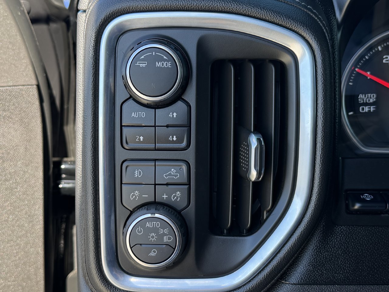 Used 2020 Chevrolet Silverado 1500 High Country w/ Technology Package AWD/4WD image 22
