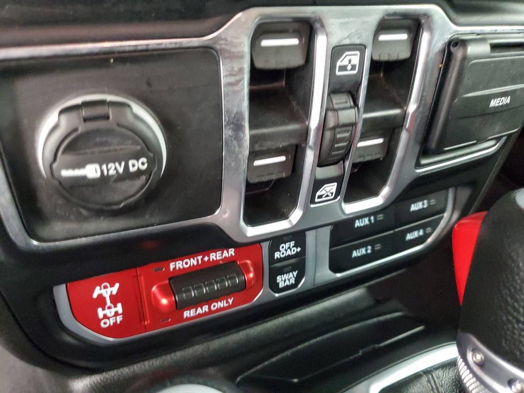 Used 2025 Jeep Wrangler Unlimited Rubicon w/ Convenience Group AWD/4WD image 19