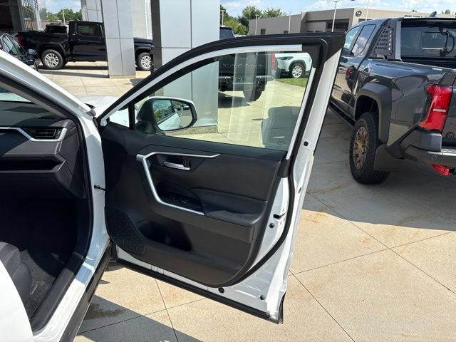 Used 2023 Toyota RAV4 XLE AWD/4WD image 34