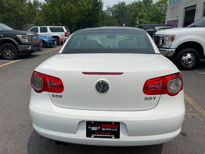 Used 2011 Volkswagen Eos Lux FWD image 16