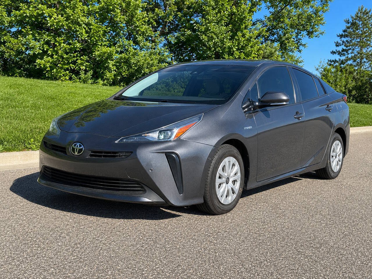 Used 2019 Toyota Prius LE FWD image 1
