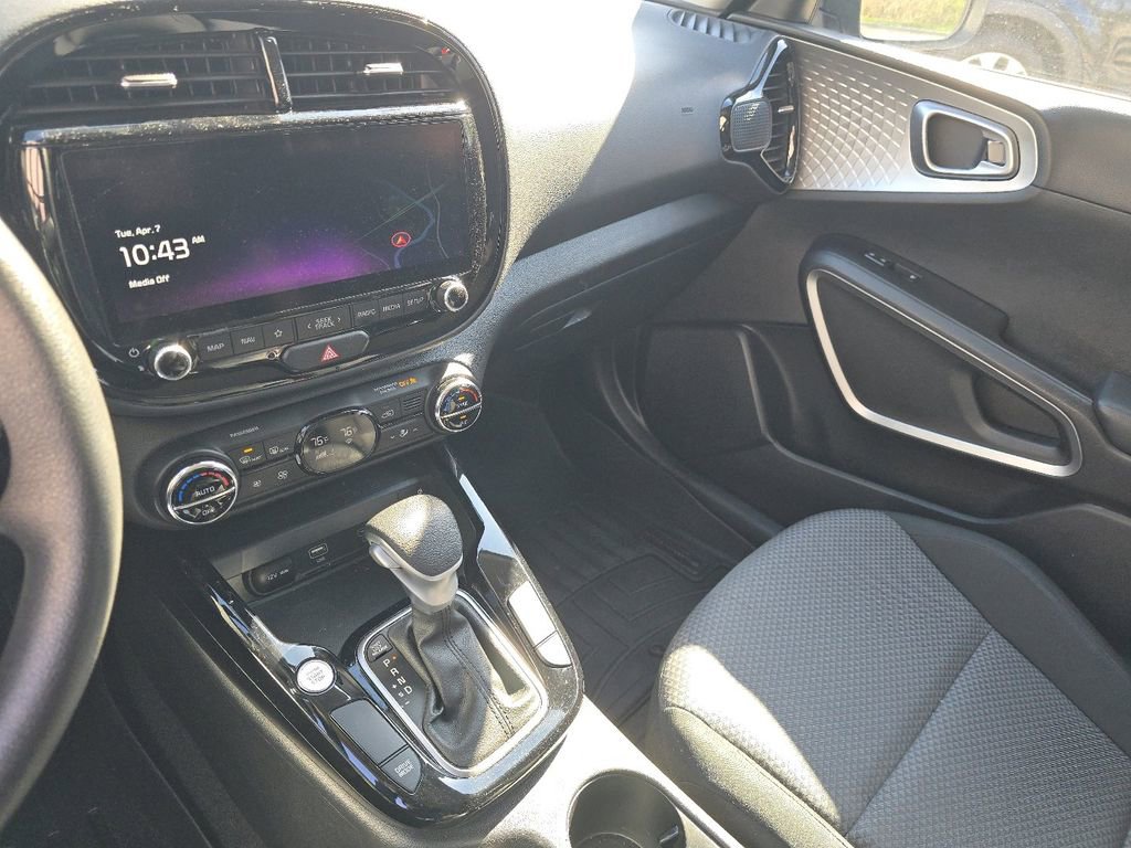 Used 2023 Kia Soul S FWD image 29