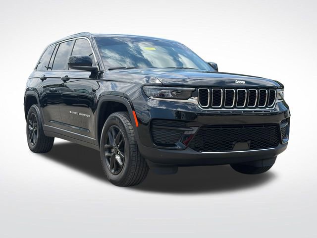 Used 2024 Jeep Grand Cherokee Laredo X AWD/4WD image 1