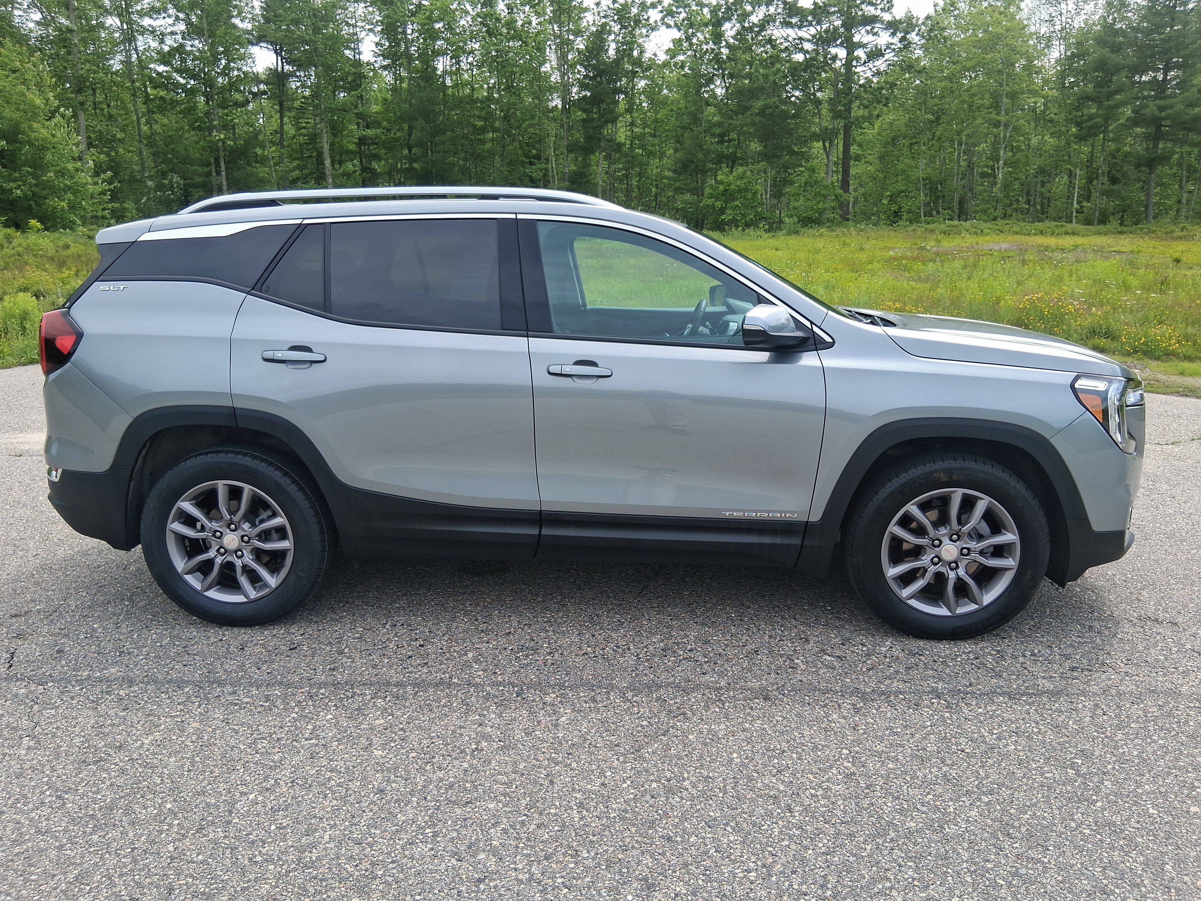 Used 2024 GMC Terrain SLT w/ Infotainment Package II AWD/4WD image 4