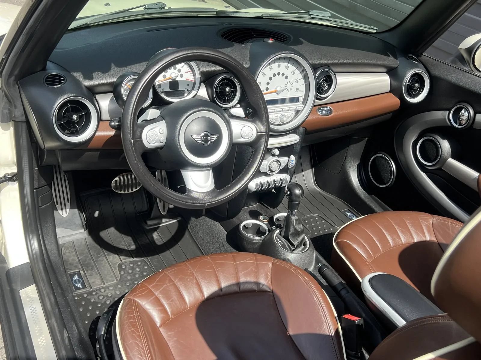 Used 2009 MINI Cooper S w/ Convenience Pkg FWD image 14