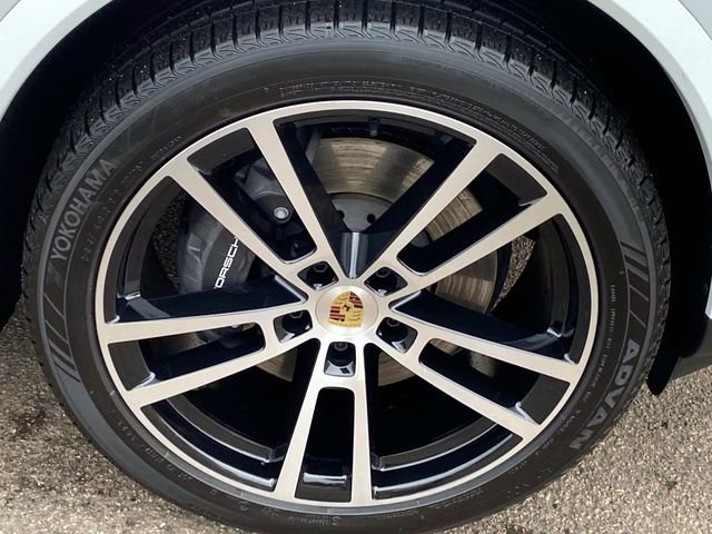Used 2024 Porsche Cayenne image 29